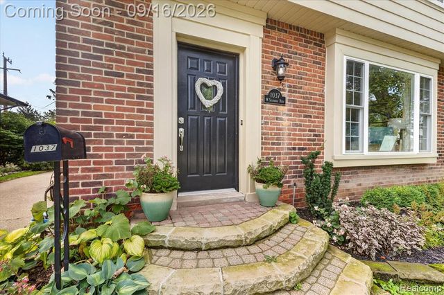 1037 W Selfridge Boulevard, Clawson, MI 48017