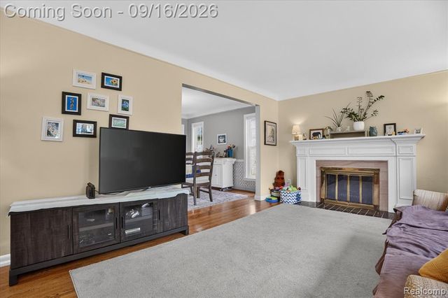 1037 W Selfridge Boulevard, Clawson, MI 48017