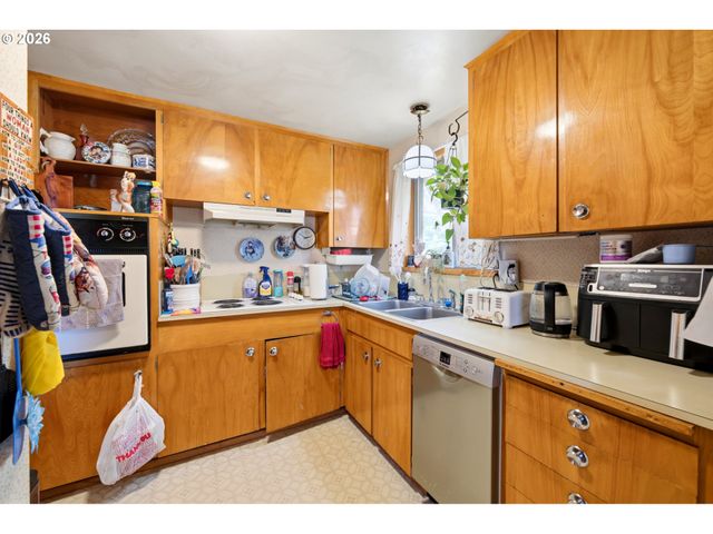 1404 UMPQUA Rd, Woodburn, OR 97071