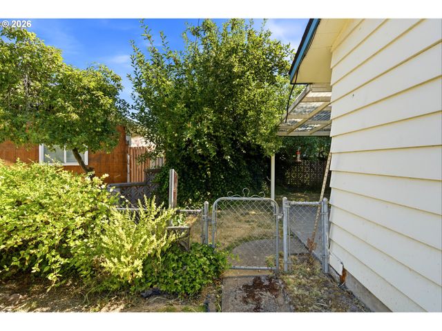 1404 UMPQUA Rd, Woodburn, OR 97071