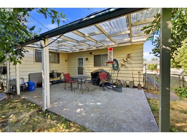 1404 UMPQUA Rd, Woodburn, OR 97071