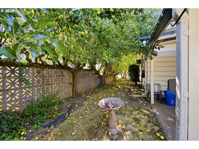 1404 UMPQUA Rd, Woodburn, OR 97071