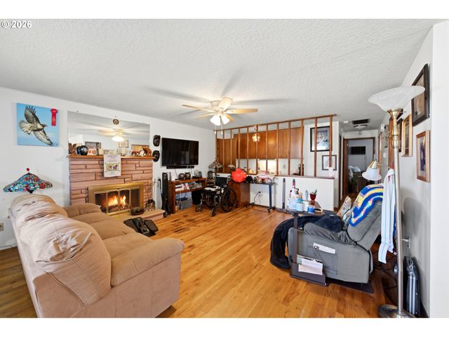 1404 UMPQUA Rd, Woodburn, OR 97071