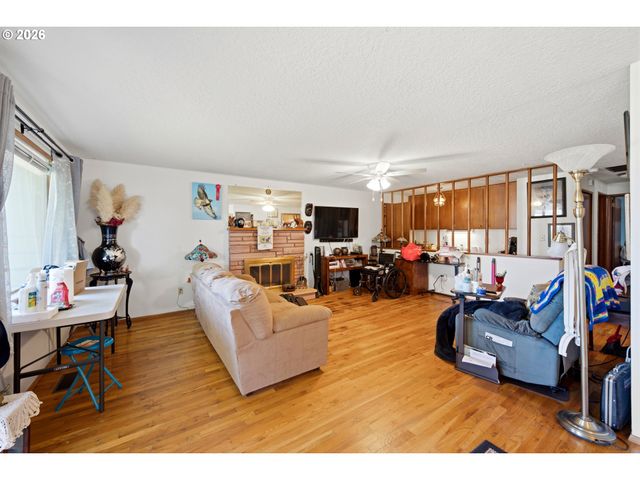 1404 UMPQUA Rd, Woodburn, OR 97071