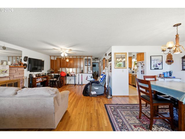 1404 UMPQUA Rd, Woodburn, OR 97071