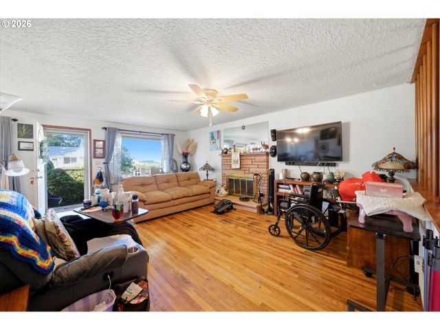 1404 UMPQUA Rd, Woodburn, OR 97071