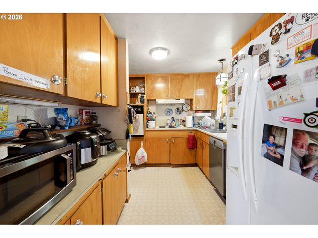 1404 UMPQUA Rd, Woodburn, OR 97071