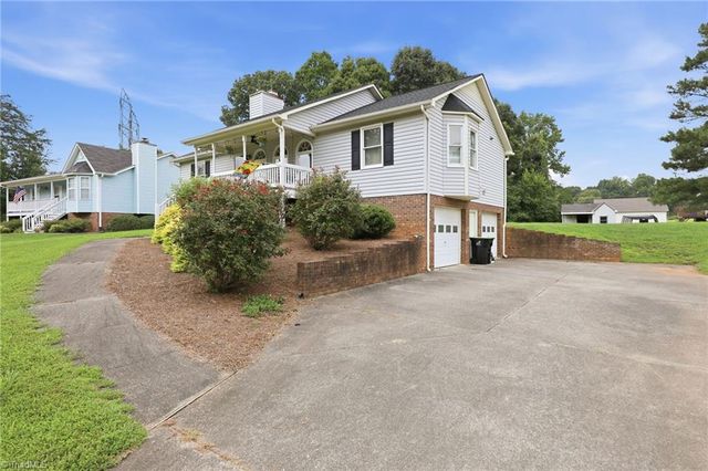 126 Fox Chase Court, Lexington, NC 27295