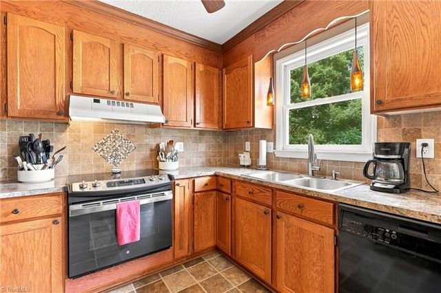 126 Fox Chase Court, Lexington, NC 27295