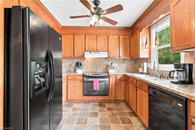 126 Fox Chase Court, Lexington, NC 27295