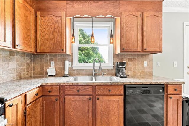 126 Fox Chase Court, Lexington, NC 27295