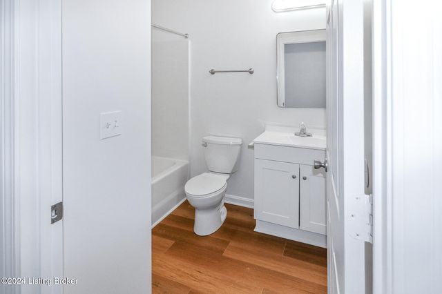 2006 W Market St, Louisville, KY 40203