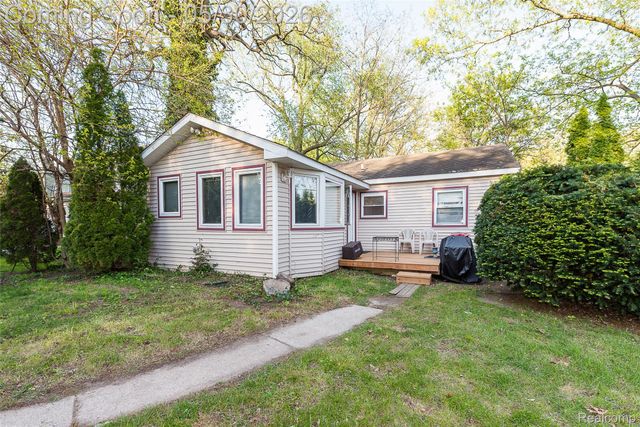 1946 Union Lake Road, Commerce Charter Township, MI 48382