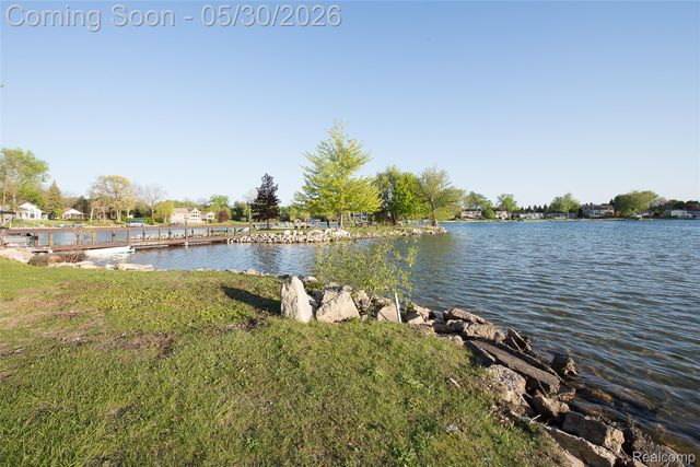 1946 Union Lake Road, Commerce Charter Township, MI 48382
