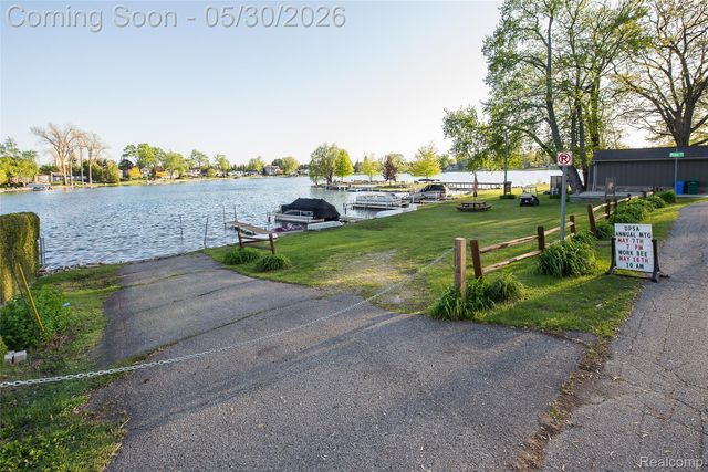 1946 Union Lake Road, Commerce Charter Township, MI 48382