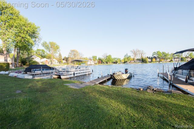 1946 Union Lake Road, Commerce Charter Township, MI 48382