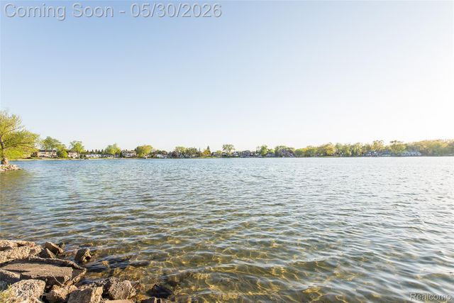 1946 Union Lake Road, Commerce Charter Township, MI 48382