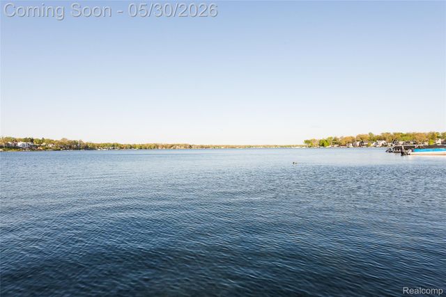 1946 Union Lake Road, Commerce Charter Township, MI 48382