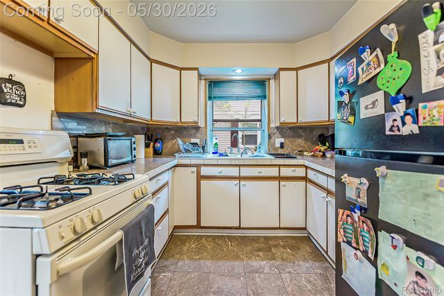 1946 Union Lake Road, Commerce Charter Township, MI 48382