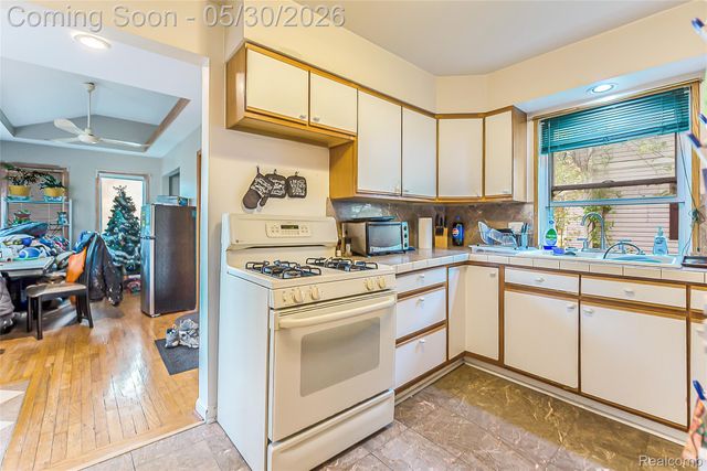 1946 Union Lake Road, Commerce Charter Township, MI 48382
