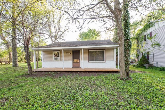 1946 Union Lake Road, Commerce Charter Township, MI 48382