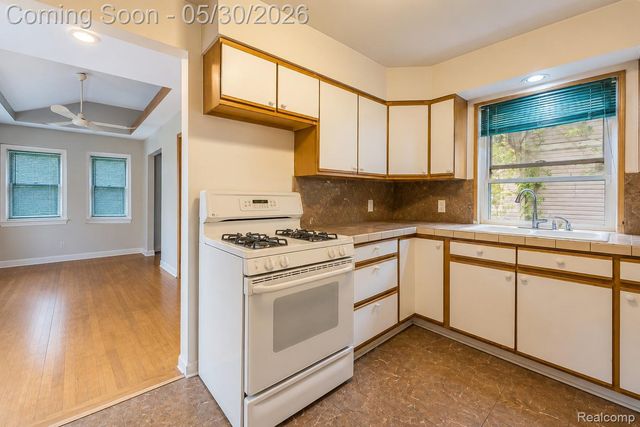 1946 Union Lake Road, Commerce Charter Township, MI 48382
