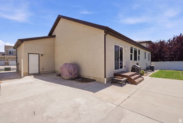 699 S JUBILEE DR, Saratoga Springs, UT 84045