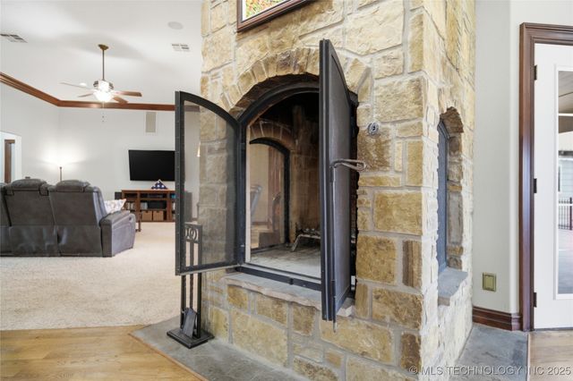 27318 E 758 Road, Wagoner, OK 74467