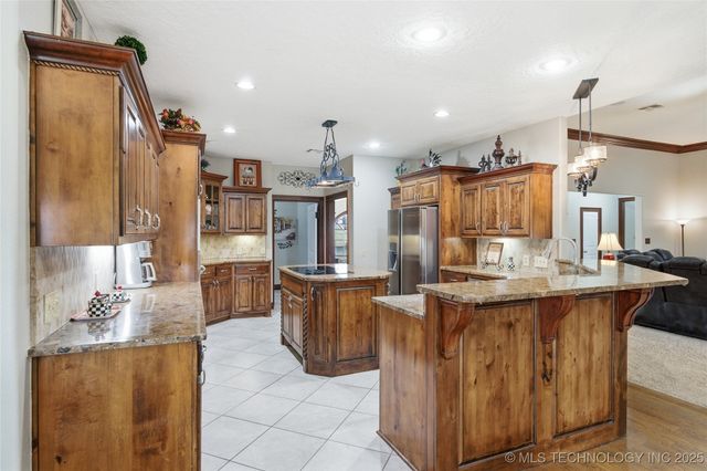 27318 E 758 Road, Wagoner, OK 74467