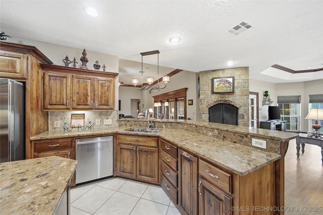 27318 E 758 Road, Wagoner, OK 74467