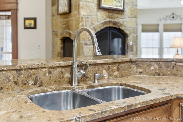 27318 E 758 Road, Wagoner, OK 74467