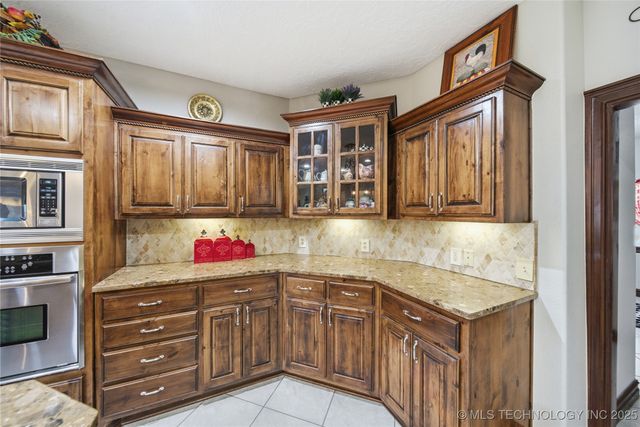 27318 E 758 Road, Wagoner, OK 74467