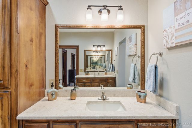 27318 E 758 Road, Wagoner, OK 74467