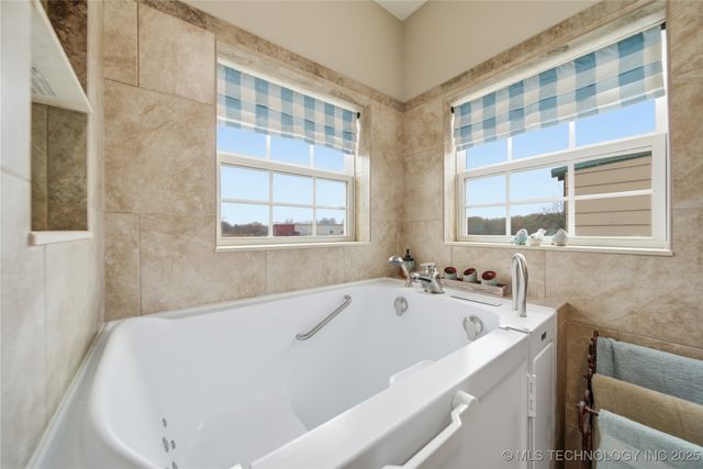 27318 E 758 Road, Wagoner, OK 74467