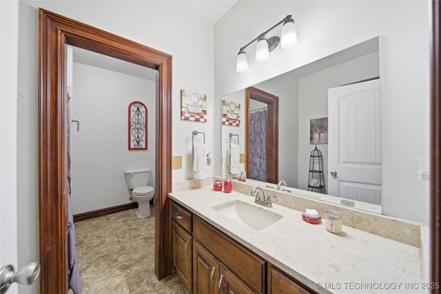 27318 E 758 Road, Wagoner, OK 74467