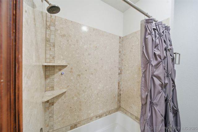 27318 E 758 Road, Wagoner, OK 74467