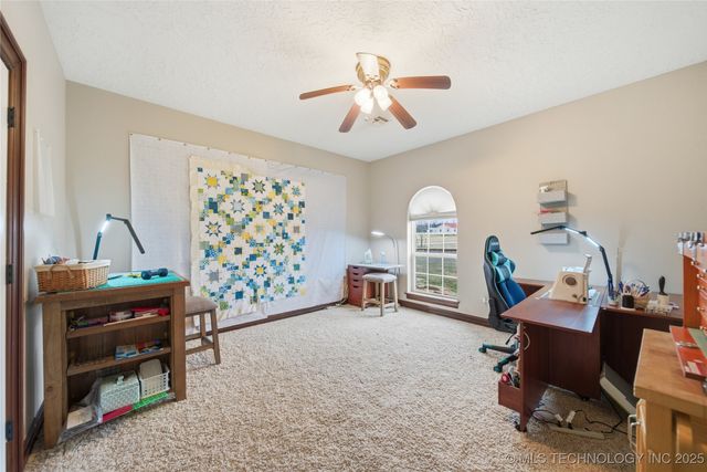 27318 E 758 Road, Wagoner, OK 74467