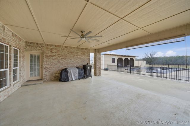 27318 E 758 Road, Wagoner, OK 74467
