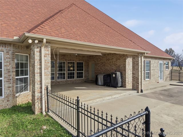 27318 E 758 Road, Wagoner, OK 74467