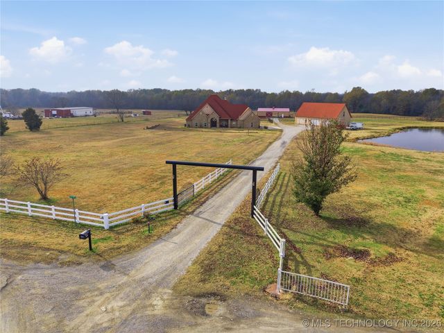 27318 E 758 Road, Wagoner, OK 74467