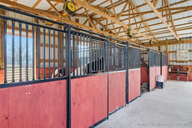 27318 E 758 Road, Wagoner, OK 74467