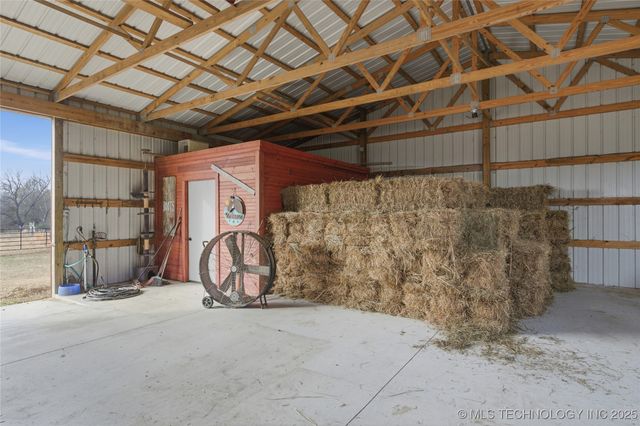 27318 E 758 Road, Wagoner, OK 74467