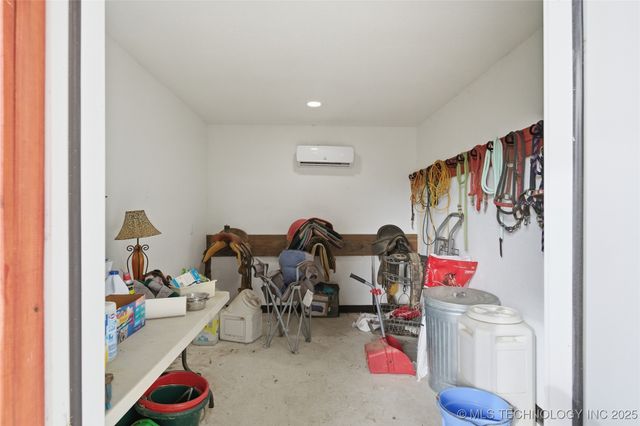 27318 E 758 Road, Wagoner, OK 74467