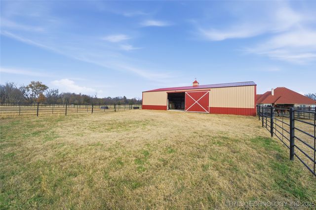 27318 E 758 Road, Wagoner, OK 74467