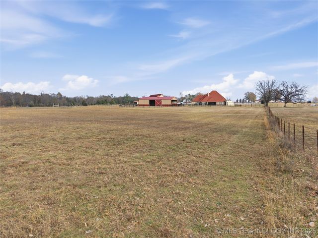 27318 E 758 Road, Wagoner, OK 74467