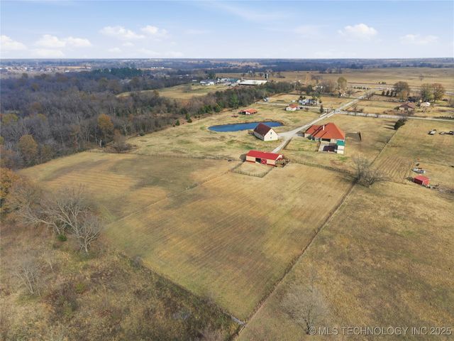 27318 E 758 Road, Wagoner, OK 74467