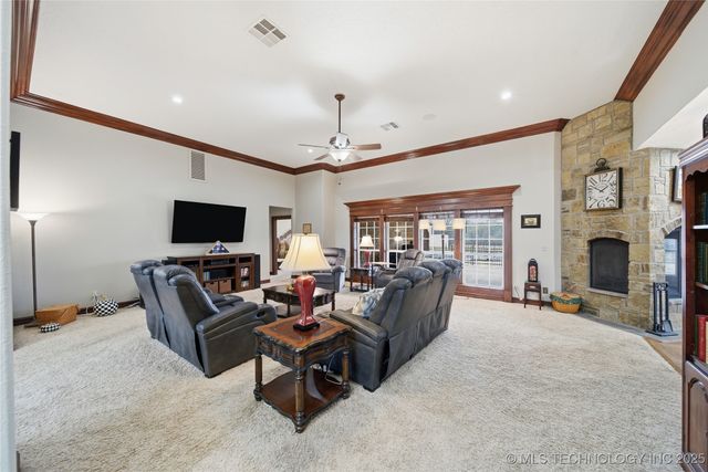 27318 E 758 Road, Wagoner, OK 74467