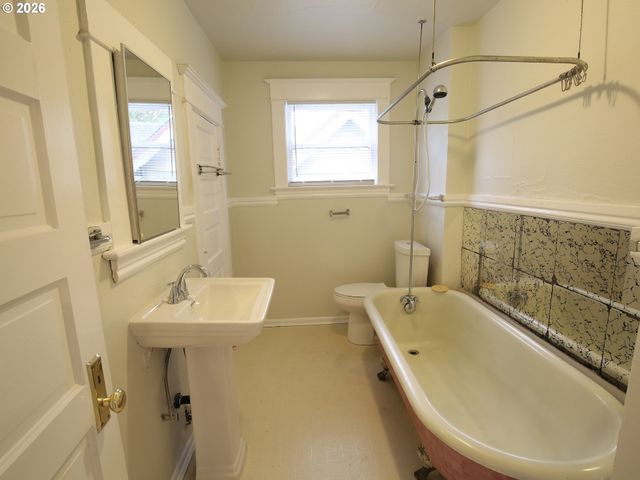 1936 Se OAK St, Portland, OR 97214