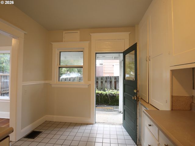 1936 Se OAK St, Portland, OR 97214