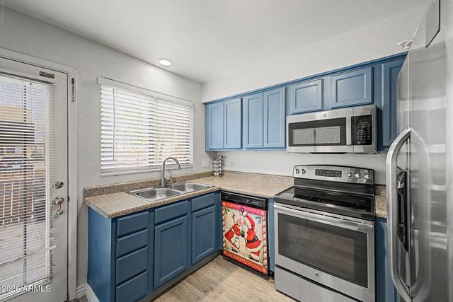 11640 N 51st Avenue 112, Glendale, AZ 85304